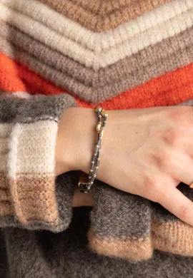 FIGL Pozłacana bransoletka na magnes i z szarymi koralikami szklanymi